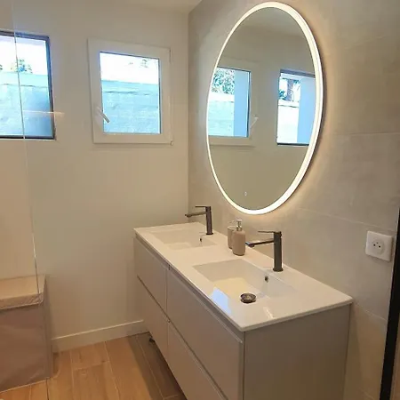 Vue A Classee 4 Etoiles-piscine Chauffee Вилла Антиб