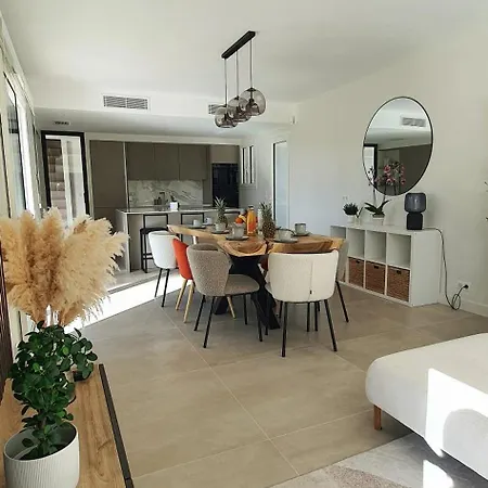 Vue A Classee 4 Etoiles-piscine Chauffee Вилла