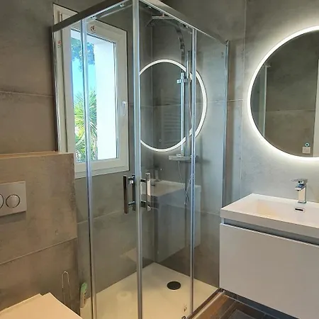 Vue A Classee 4 Etoiles-piscine Chauffee Вилла Антиб